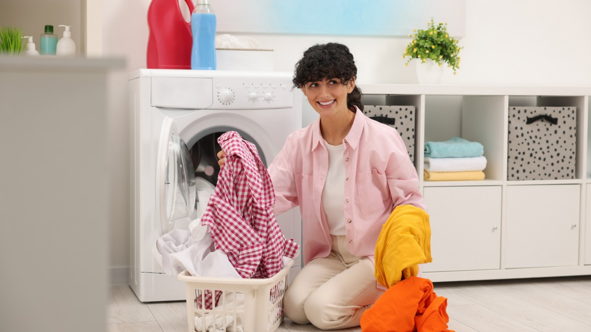 machine à laver linge de couleur lessive